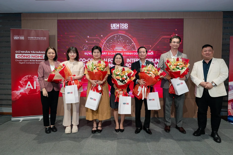 Trường tài năng UEH.ISB dẫn đầu xu hướng AI và liên ngành với 3 chương trình cử nhân mới Trường tài năng UEH.ISB dẫn đầu xu hướng AI và liên ngành với 3 chương trình cử nhân mới