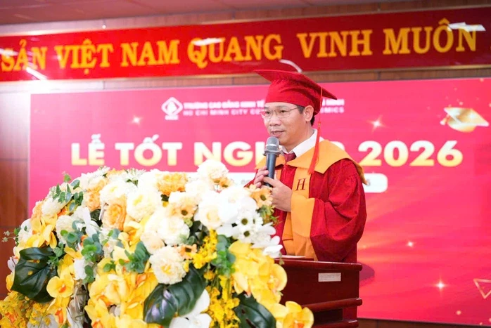 Từ ngã rẽ học tập đến danh hiệu thủ khoa