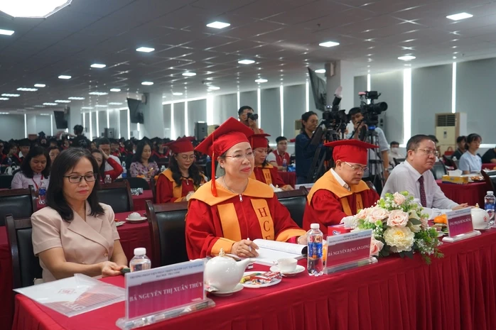 Từ ngã rẽ học tập đến danh hiệu thủ khoa