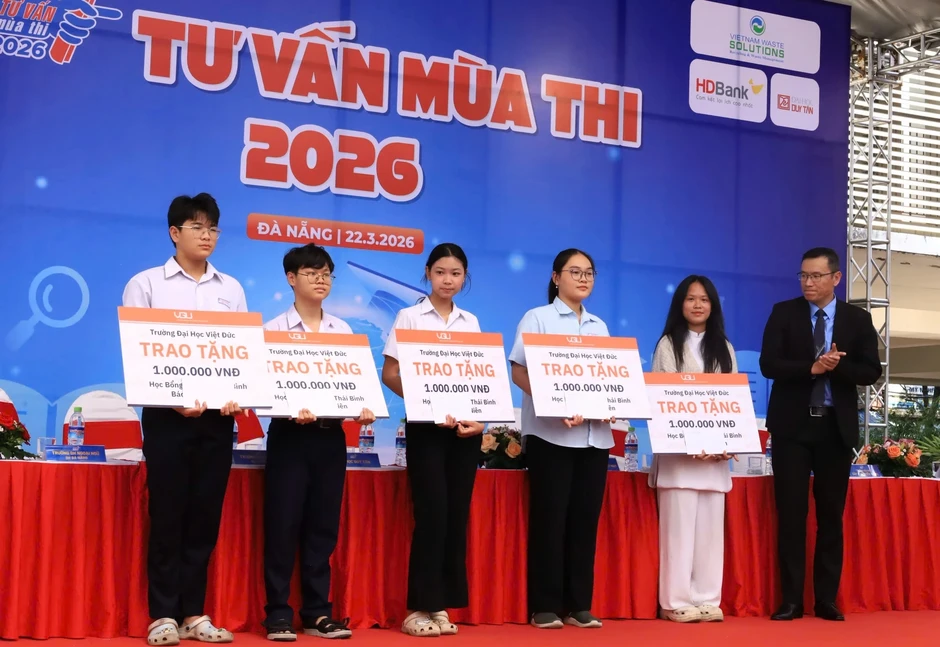 Tư vấn mùa thi: Nữ sinh nhận học bổng, nghẹn ngào vì có thể 'đỡ đần mẹ' Tư vấn mùa thi: Nữ sinh nhận học bổng, nghẹn ngào vì có thể 'đỡ đần mẹ'