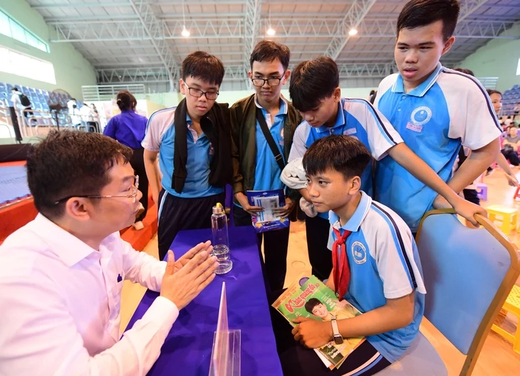 Tư vấn trực tuyến: Chọn trường lớp 10, chuẩn bị tuyển sinh lớp 1 và 6 tại TP.HCM Tư vấn trực tuyến: Chọn trường lớp 10, chuẩn bị tuyển sinh lớp 1 và 6 tại TP.HCM