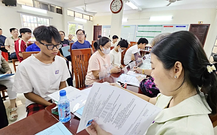 Tuổi 15 và 'canh bạc' chọn tổ hợp môn lớp 10 Tuổi 15 và 'canh bạc' chọn tổ hợp môn lớp 10