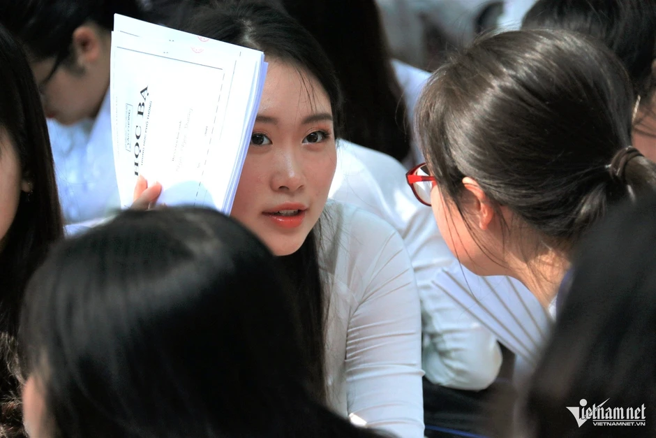 Tuyển sinh đại học năm 2026: Xét học bạ bắt buộc có môn Toán hoặc Ngữ văn