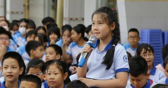 Tuyển sinh đầu cấp ở TP.HCM: Muốn con học trường tiên tiến khác nơi thường trú, đăng ký thế nào?