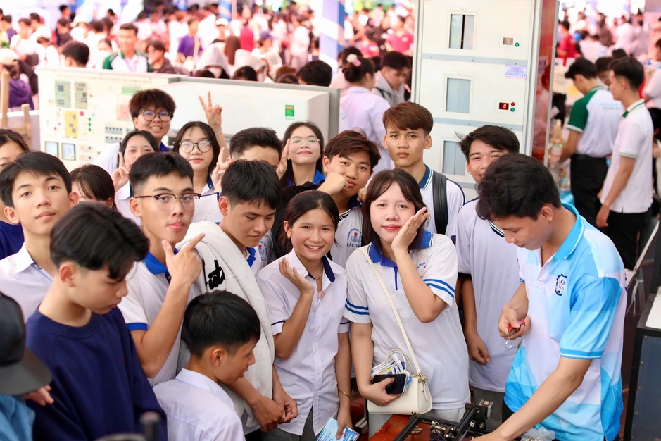 Tuyển sinh ĐH 2026: Những ngành nào phải đạt ngưỡng đầu vào mới được xét tuyển? Tuyển sinh ĐH 2026: Những ngành nào phải đạt ngưỡng đầu vào mới được xét tuyển?