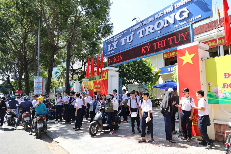 Tuyển sinh lớp 10 tại Khánh Hòa: Hơn 26.600 học sinh tranh 19.570 suất trường công Tuyển sinh lớp 10 tại Khánh Hòa: Hơn 26.600 học sinh tranh 19.570 suất trường công