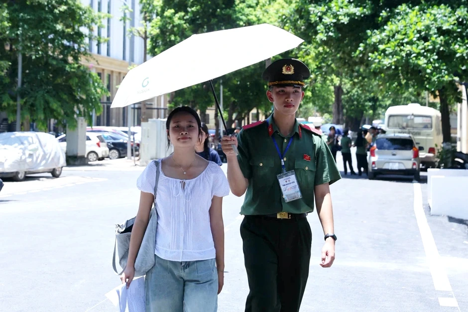 Tuyển thẳng 2 nữ sinh đạt giải Quốc gia môn lịch sử vào các trường công an Tuyển thẳng 2 nữ sinh đạt giải Quốc gia môn lịch sử vào các trường công an