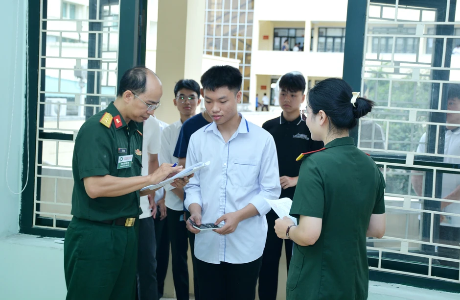 Tuyển thẳng 72 thí sinh vào các trường quân đội, có 7 thí sinh nữ Tuyển thẳng 72 thí sinh vào các trường quân đội, có 7 thí sinh nữ
