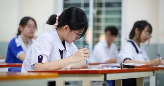 Tỷ lệ dưới trung bình toán 2025 cao nhất 9 năm, thí sinh thi THPT 2026 lưu ý gì?