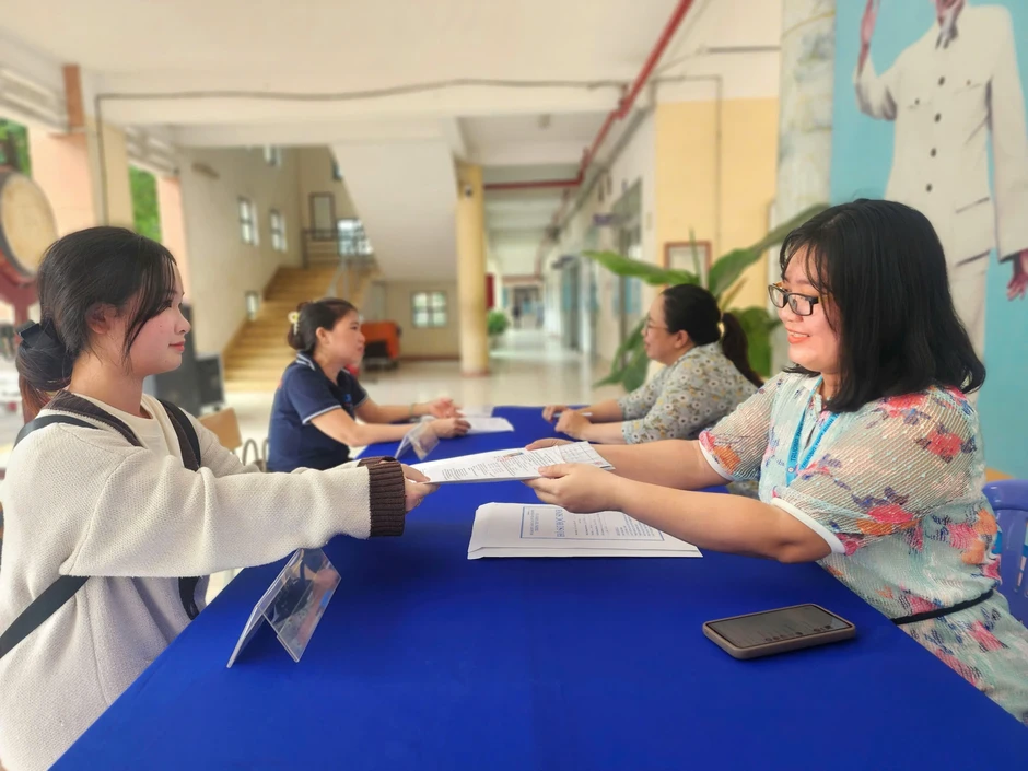 UBND TP.HCM chính thức công bố quy định tuyển sinh đầu cấp lớp 1, 6, 10 UBND TP.HCM chính thức công bố quy định tuyển sinh đầu cấp lớp 1, 6, 10