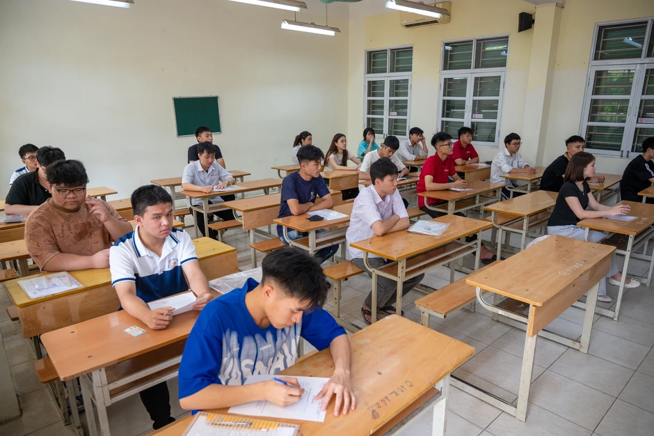 Vụ thi thử 2,7 điểm toán, thi thật 9,5 điểm: Nhà trường nêu lý do Vụ thi thử 2,7 điểm toán, thi thật 9,5 điểm: Nhà trường nêu lý do
