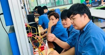Vụ trường tạm thu 158 tỷ đồng: Còn bao nhiêu sinh viên chưa nhận lại tiền?