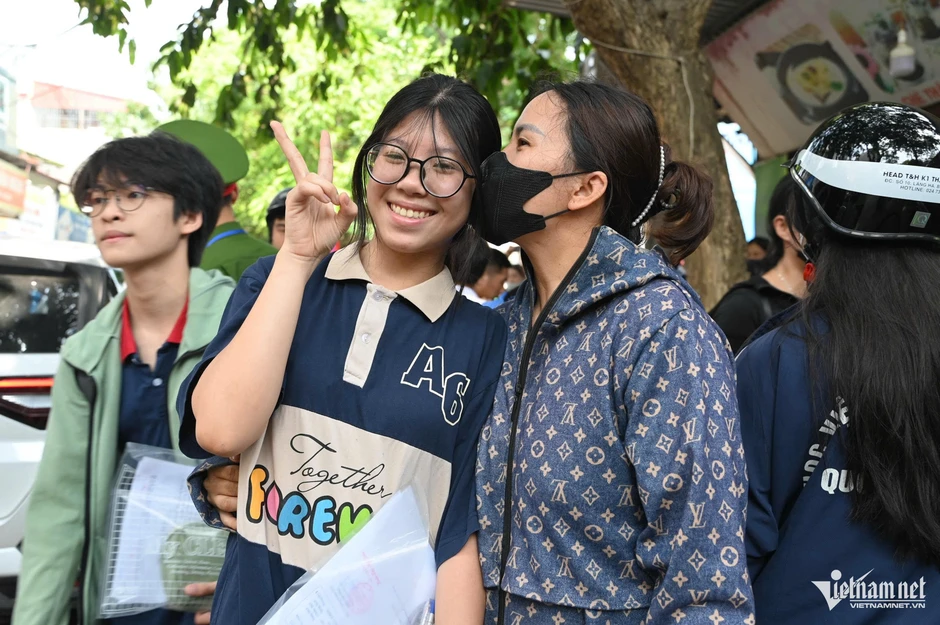 Xôn xao về bài toán trong đề thi lớp 10 Hà Nội, đáp án ra sao? Xôn xao về bài toán trong đề thi lớp 10 Hà Nội, đáp án ra sao?