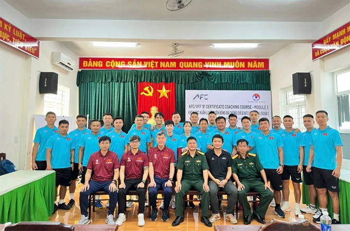 ‘Người không phổi’ Trọng Hoàng chuyển hướng sang làm HLV ‘Người không phổi’ Trọng Hoàng chuyển hướng sang làm HLV