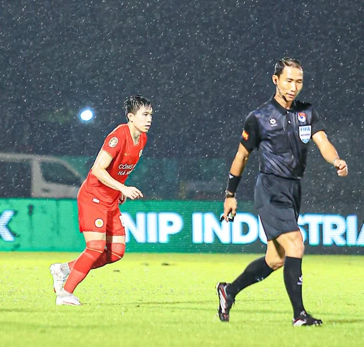 Ban tổ chức V-League chấn chỉnh trọng tài sau các vụ bạo lực sân cỏ