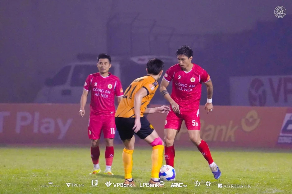 Báo Indonesia khen ngợi siêu phẩm của Đoàn Văn Hậu ở V-League Báo Indonesia khen ngợi siêu phẩm của Đoàn Văn Hậu ở V-League