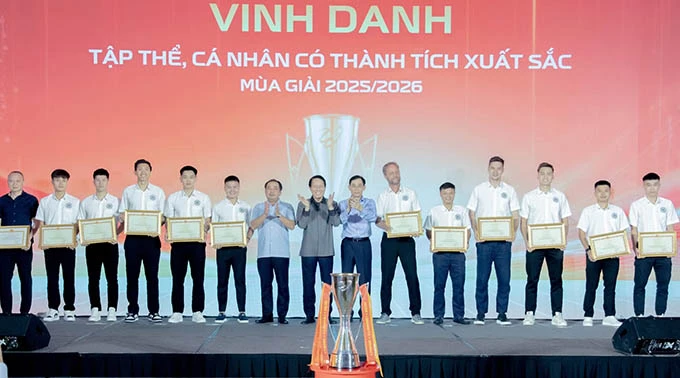 Bộ trưởng Lương Tam Quang chúc mừng CLB Công an Hà Nội Bộ trưởng Lương Tam Quang chúc mừng CLB Công an Hà Nội