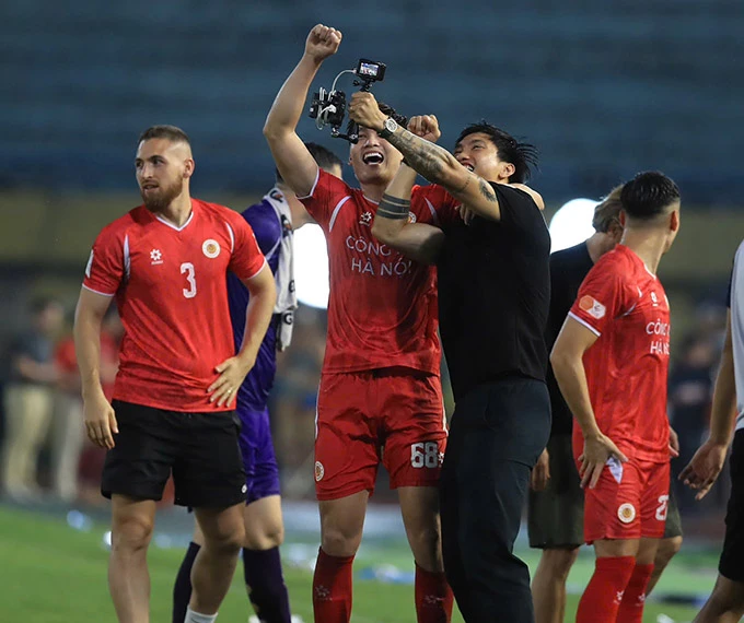 CAHN sẽ làm gì khi đã đứng trên ‘đỉnh’ V.League? CAHN sẽ làm gì khi đã đứng trên ‘đỉnh’ V.League?