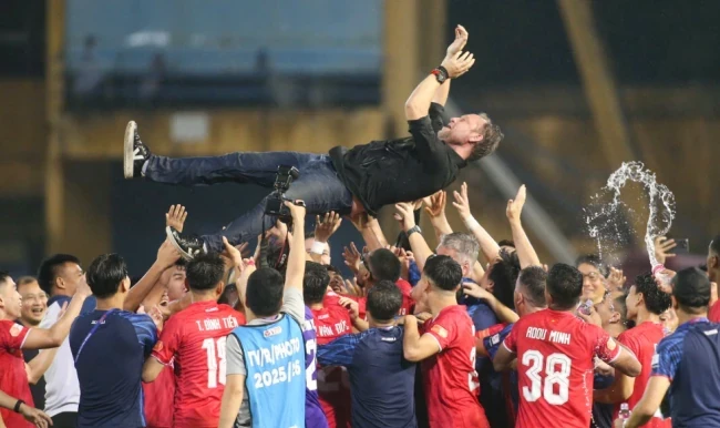 CAHN thống trị V.League và sự khát khao vươn ra biển lớn CAHN thống trị V.League và sự khát khao vươn ra biển lớn