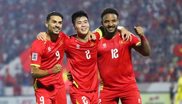 Cầu thủ nội đi đâu nếu V-League tràn ngập ngoại binh? Cầu thủ nội đi đâu nếu V-League tràn ngập ngoại binh?