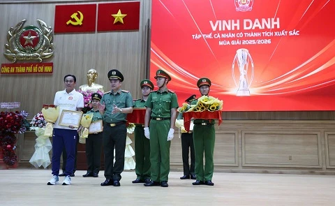 CLB CA TP.HCM tổ chức lễ mừng công CLB CA TP.HCM tổ chức lễ mừng công
