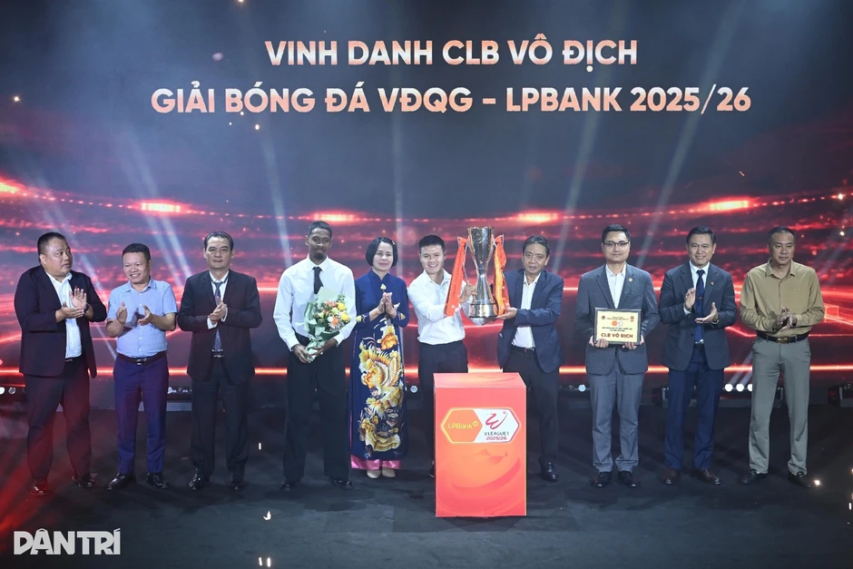 CLB Công an Hà Nội bội thu giải thưởng sau mùa giải thống trị V-League CLB Công an Hà Nội bội thu giải thưởng sau mùa giải thống trị V-League