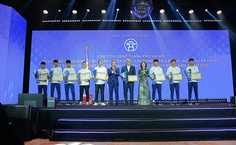 CLB Hà Nội đón nhận Huân chương Lao động hạng Nhì CLB Hà Nội đón nhận Huân chương Lao động hạng Nhì