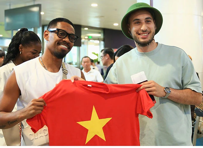 Công an Hà Nội tiến gần tới bản hợp đồng đầu tiên cho mùa giải mới Công an Hà Nội tiến gần tới bản hợp đồng đầu tiên cho mùa giải mới