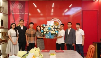 Công an Hà Nội trói chân 5 ngôi sao bằng bản hợp đồng dài hạn