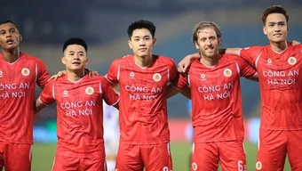 Điểm nhấn vòng 20: Công an Hà Nội một mình một ngựa về đích
