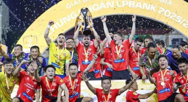 Điểm tin bóng đá Việt Nam 15/6: CA TP. HCM đoạt Cúp Quốc gia; Hà Nội vinh danh Quang Hải và Văn Hậu