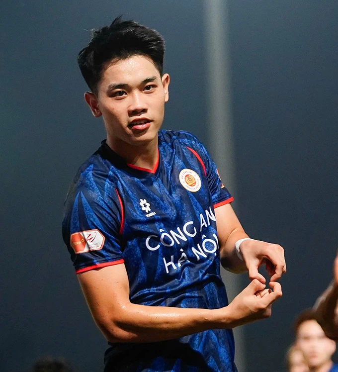 Đình Bắc đã vượt qua mùa giải hiện tượng của Quang Hải? Đình Bắc đã vượt qua mùa giải hiện tượng của Quang Hải?