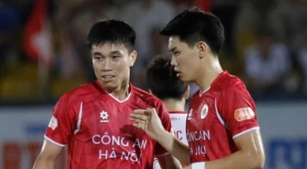 Đình Bắc ghi bàn giúp CAHN thắng đậm CA TP.HCM 3-0