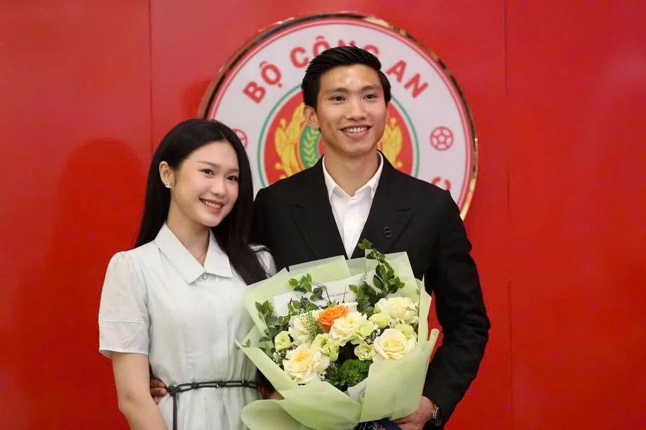 Đoàn Văn Hậu gia hạn hợp đồng với CLB Công an Hà Nội Đoàn Văn Hậu gia hạn hợp đồng với CLB Công an Hà Nội