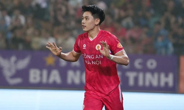 Ghi 8 bàn sau 5 trận, Đình Bắc biến V-League thành sân khấu riêng Ghi 8 bàn sau 5 trận, Đình Bắc biến V-League thành sân khấu riêng