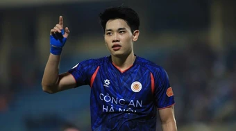 Ghi 8 bàn sau 5 trận, Đình Bắc biến V-League thành sân khấu riêng