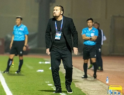 Gia đình bầu Đoan nghỉ bóng đá: Chia tay một cá tính dị biệt ở V.League Gia đình bầu Đoan nghỉ bóng đá: Chia tay một cá tính dị biệt ở V.League