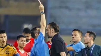 Góc khuất sau bảng thành tích lẫy lừng của HLV Popov