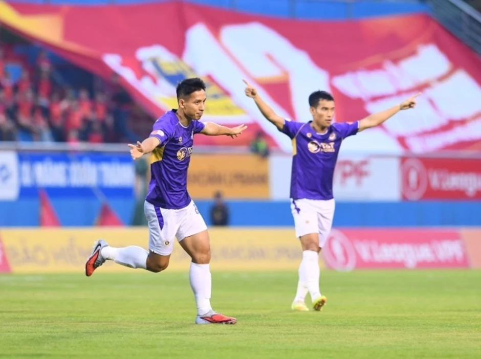 Hà Nội FC hạ Ninh Bình để áp sát top 3 V-League Hà Nội FC hạ Ninh Bình để áp sát top 3 V-League