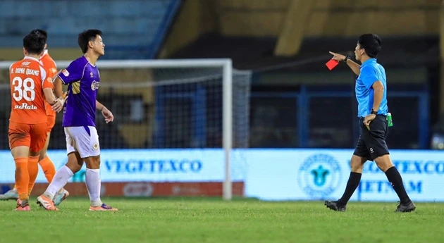 Hà Nội FC thắng nhọc Đà Nẵng trong ngày VAR chiếm sóng Hà Nội FC thắng nhọc Đà Nẵng trong ngày VAR chiếm sóng