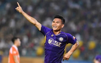 Hà Nội FC thắng nhọc Đà Nẵng trong ngày VAR chiếm sóng