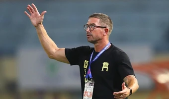 HLV Harry Kewell chưa hài lòng dù Hà Nội FC thắng đậm