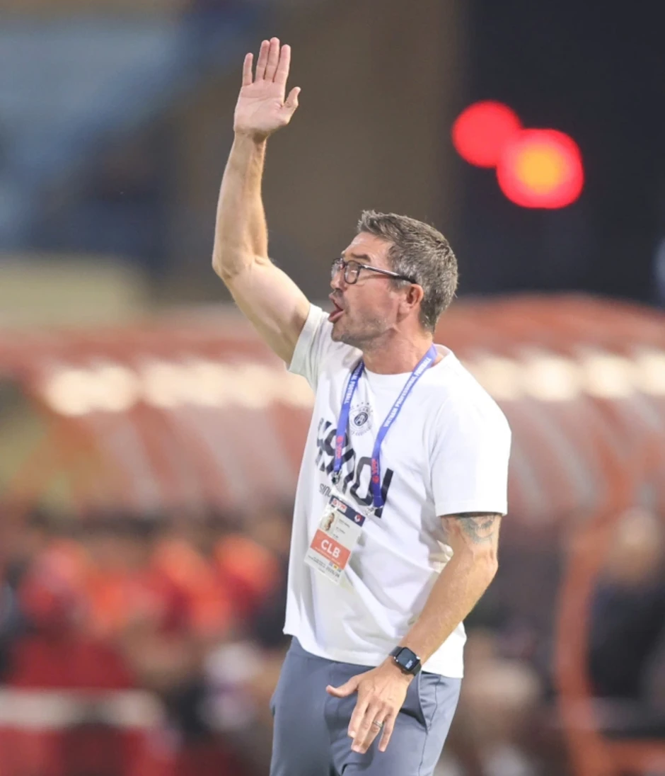 HLV Harry Kewell nổi cáu với luật 8 giây ở V-League HLV Harry Kewell nổi cáu với luật 8 giây ở V-League