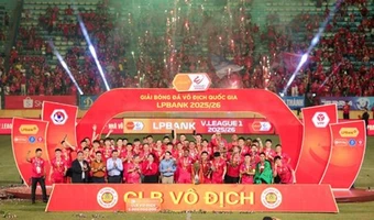 HLV Mano Polking dành tặng chức vô địch cho fan Công an Hà Nội