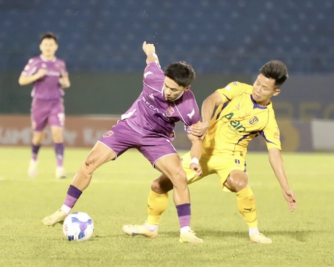 Kết quả Becamex TP.HCM 0–1 SLNA: Thủ môn Cao Văn Bình giúp SLNA sớm trụ hạng! Kết quả Becamex TP.HCM 0–1 SLNA: Thủ môn Cao Văn Bình giúp SLNA sớm trụ hạng!