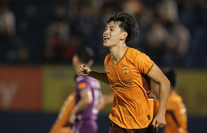 Kết quả Becamex TP.HCM 3-1 HAGL: Quá muộn để trụ hạng Kết quả Becamex TP.HCM 3-1 HAGL: Quá muộn để trụ hạng