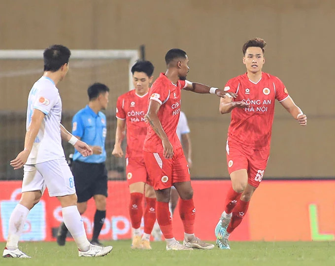Kết quả Công an Hà Nội 3-2 Nam Định: Đình Bắc toả sáng, Công an Hà Nội sắp vô địch Kết quả Công an Hà Nội 3-2 Nam Định: Đình Bắc toả sáng, Công an Hà Nội sắp vô địch