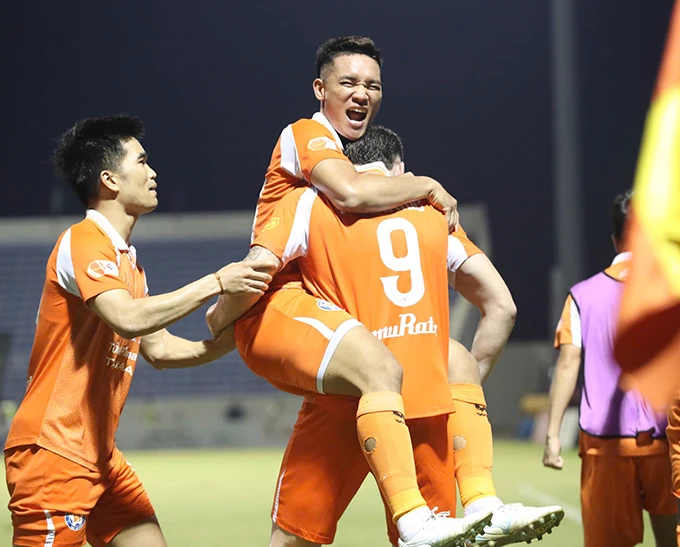 Kết quả Đà Nẵng 2-0 Becamex TP.HCM: Thêm hy vọng trụ hạng Kết quả Đà Nẵng 2-0 Becamex TP.HCM: Thêm hy vọng trụ hạng