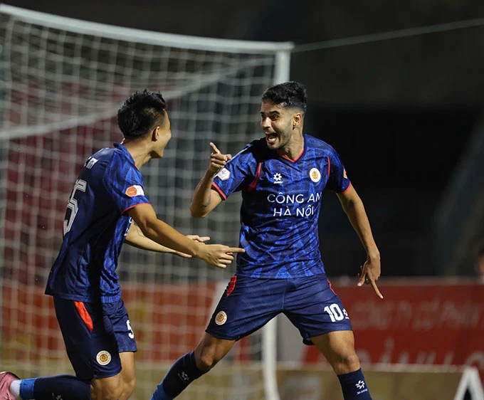 Kết quả Hà Tĩnh 1-1 Công an Hà Nội: Nhà vô địch bị cầm hòa kịch tính Kết quả Hà Tĩnh 1-1 Công an Hà Nội: Nhà vô địch bị cầm hòa kịch tính