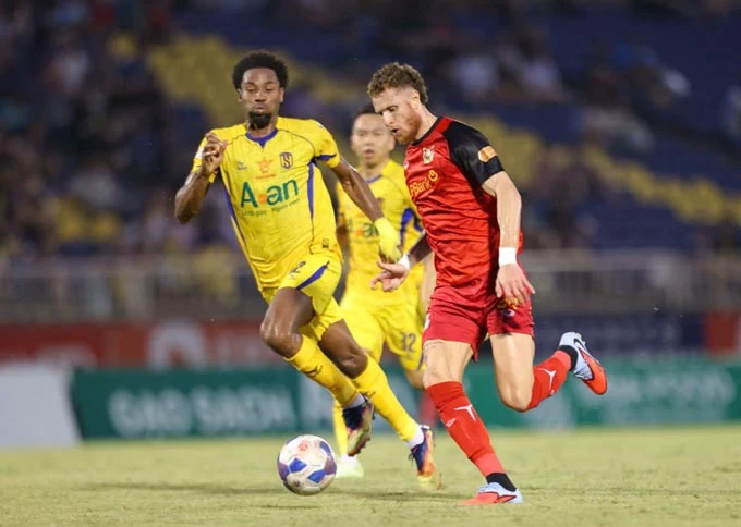 Kết quả SLNA 1-2 Ninh Bình: Trời ơi, SLNA lại thua nữa rồi! Kết quả SLNA 1-2 Ninh Bình: Trời ơi, SLNA lại thua nữa rồi!